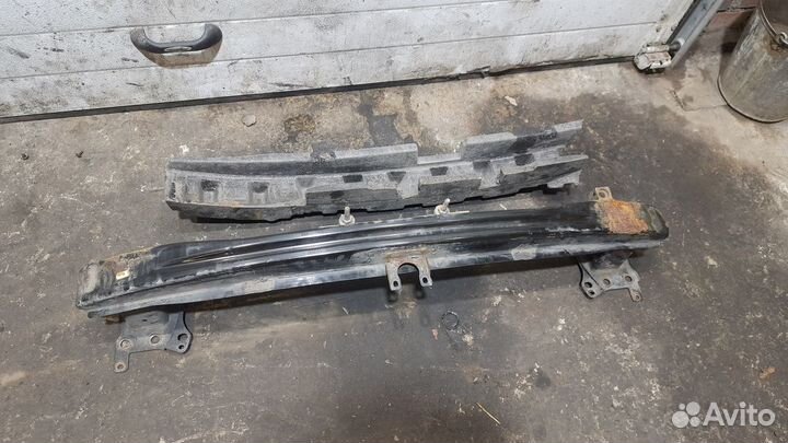 Усилитель переднего бампера для VW Golf 5 GTI