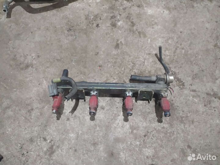 Рампа с Форсунками Ниссан Примера р11е Р12