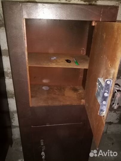 Сейф металлический