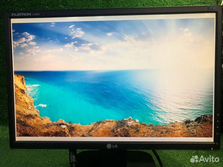 Монитор LG Flatron L192WS