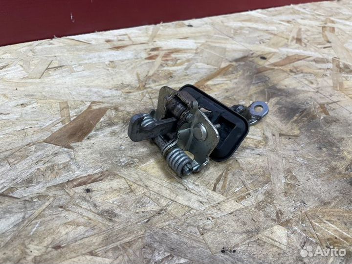 Ограничитель двери Renault Duster