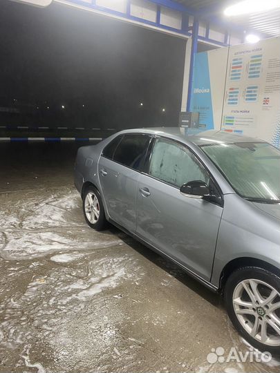Volkswagen Jetta 1.6 AT, 2009, битый, 213 000 км