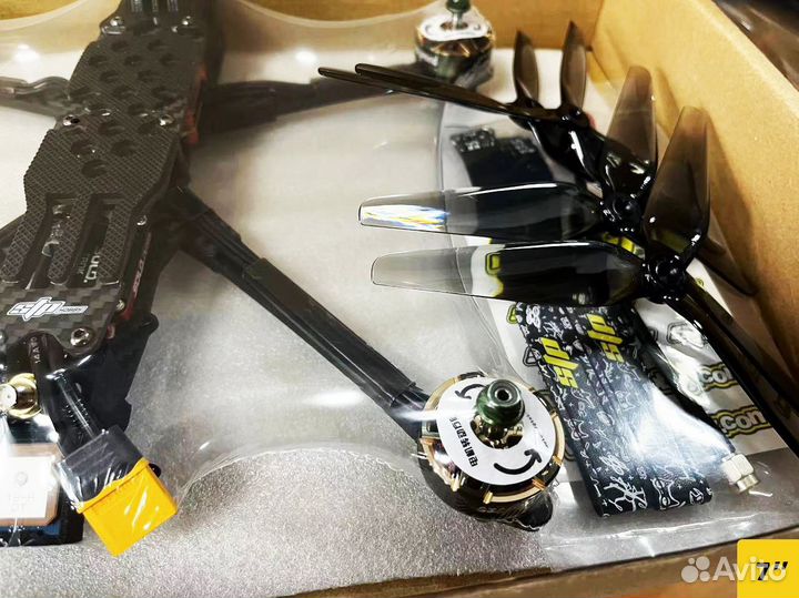 Квадpoкоптер FPV пиpанья 7 и 10 дюйм