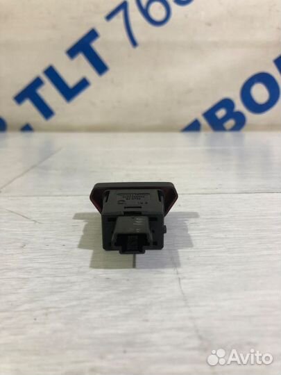 Кнопка аварийки LADA vesta 1.6 мт седан