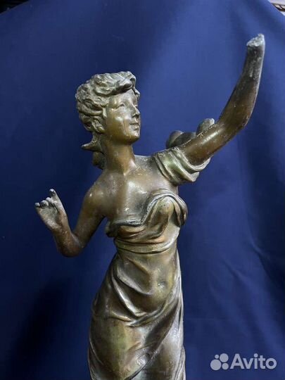 Антикварная статуя