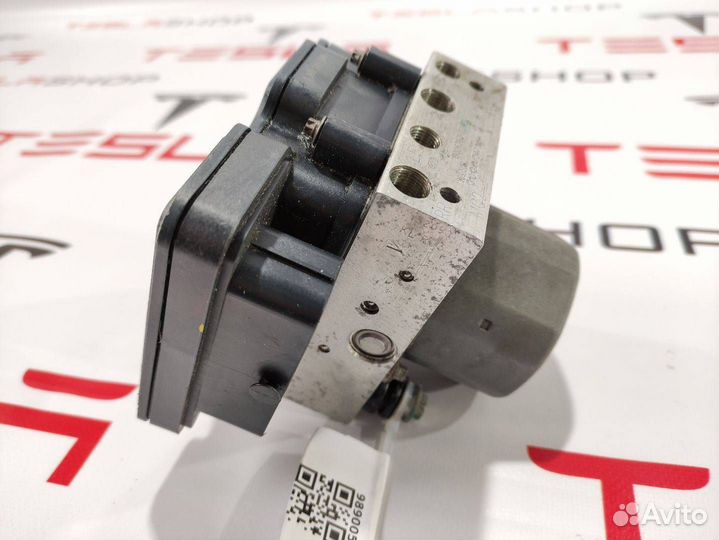 Блок ABS Tesla Model S 2015 6006363-00-C
