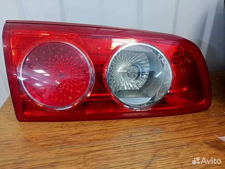 Продам задние фонари на мазду демио