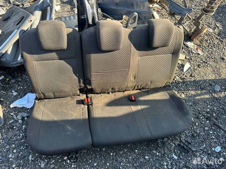 Сиденье заднее LADA Largus 1.6 K4M490 2013