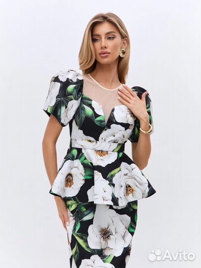 Платье с цветочным принтом и баской