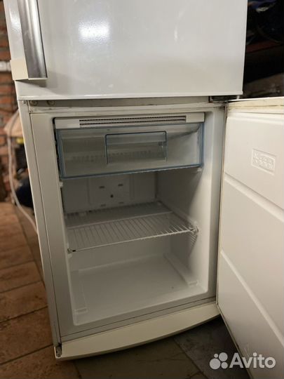 Холодильник AEG