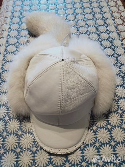 Женская песцовая шапка-ушанка с козырьком