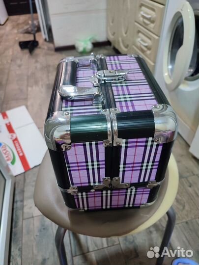 Чемодан маникюрный