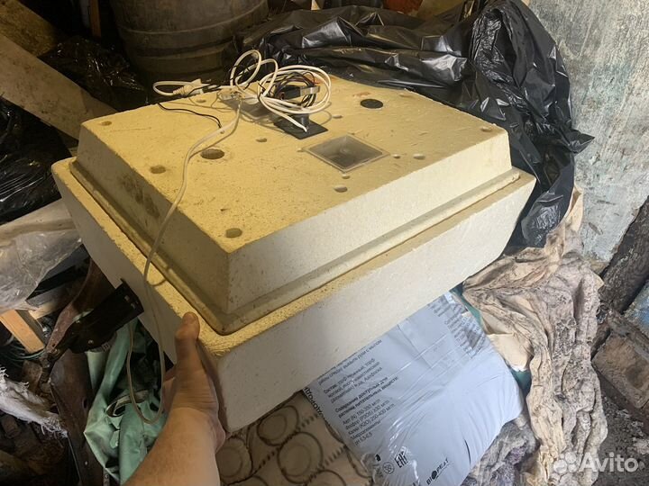 Инкубатор для яиц автоматический на 70 яиц