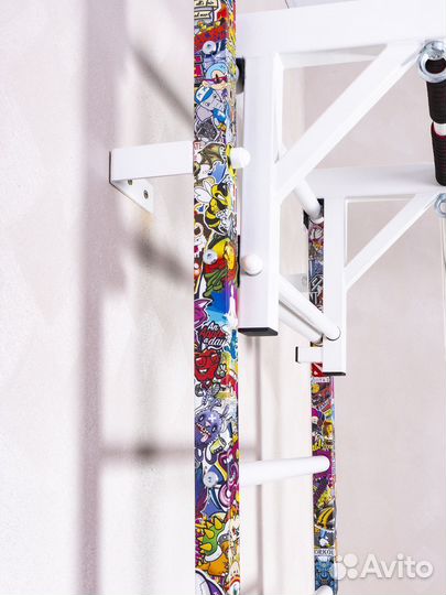 Шведская Стенка Стикербомбинг