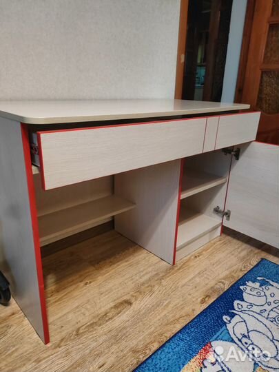 Письменный стол