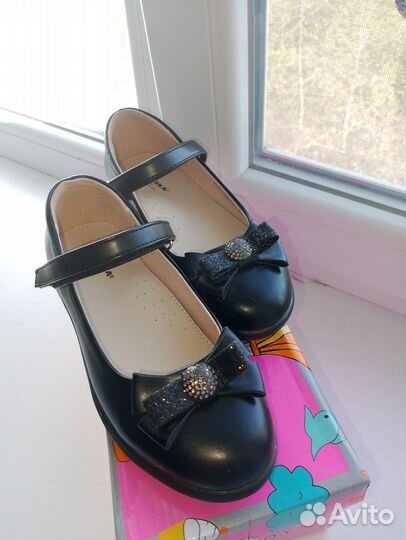 Туфли для девочки новые