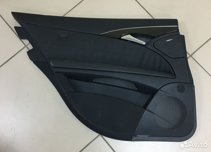 Обшивка задней левой двери Mercedes-Benz W211