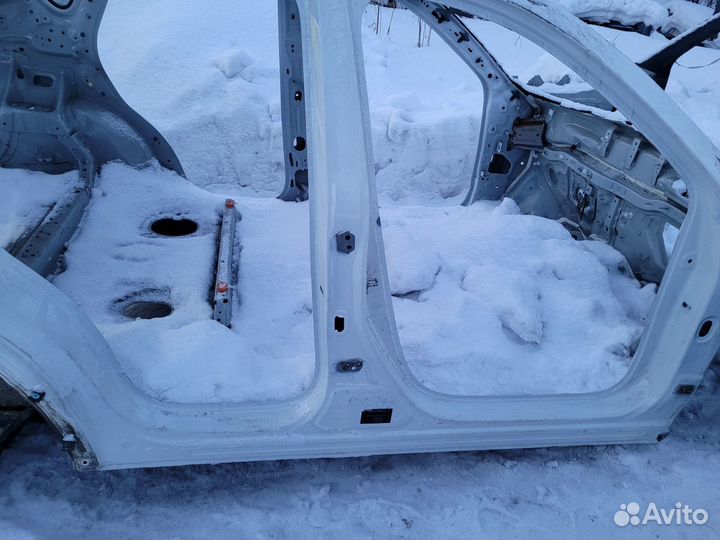 Порог правый с сапогом на Mazda CX-5 KF2 PY 2017