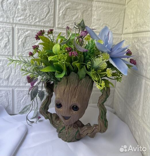 Композиция из искусственных цветов