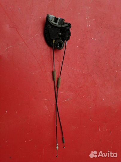 Замок двери задний правый Toyota Corolla E150