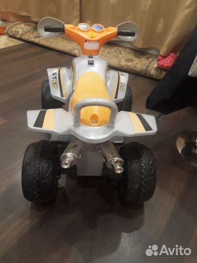 Детский б.у. квадроцикл на аккумуляторе