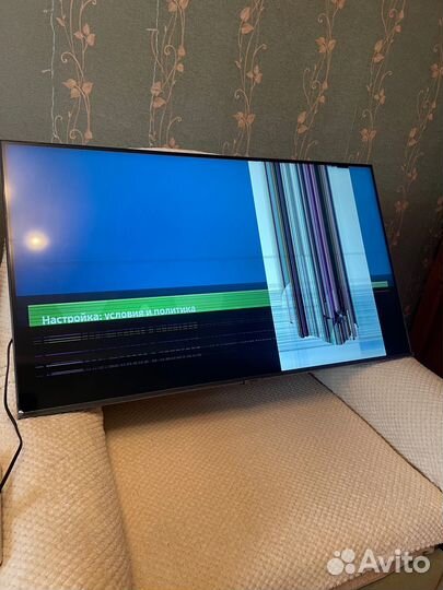 Разбитый телевизор Samsung UE43AU7100U