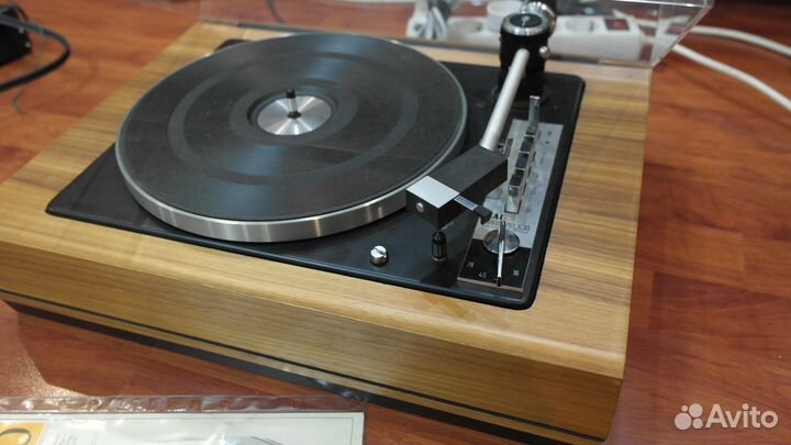 Проигрыватель винила elac Miracord 630