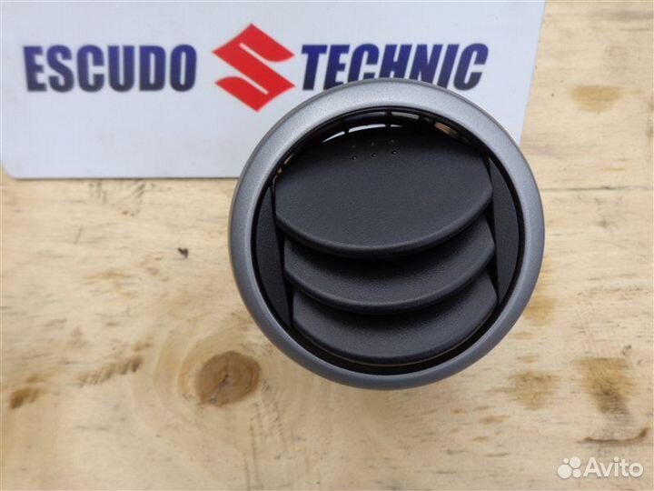 Решетка вентиляционная, дуйка Suzuki Grand Vitara