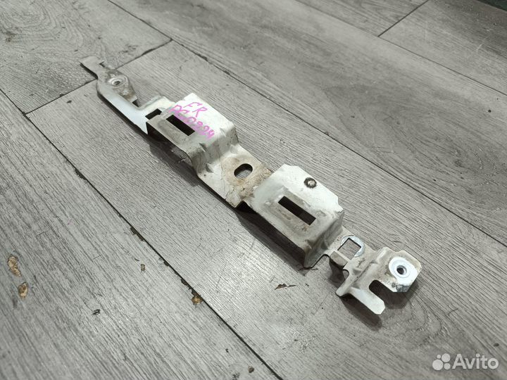 Кронштейн крыла переднего правого для Peugeot 408