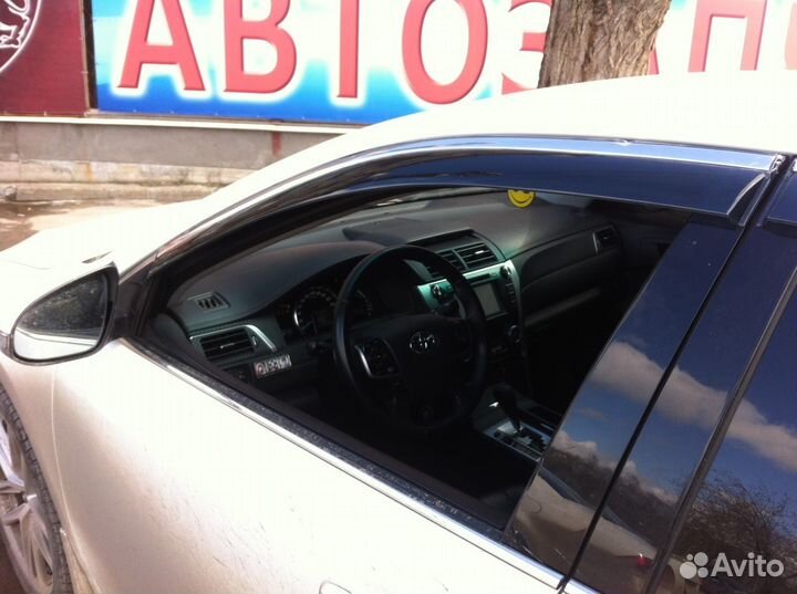 Ветровики с хром молдингом Toyota Camry
