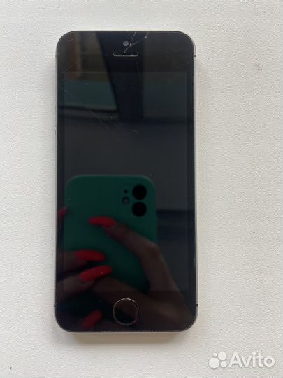 Телефон iPhone Se