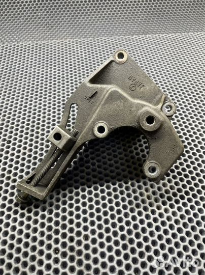 Кронштейн гура Subaru Forester Impreza Legacy