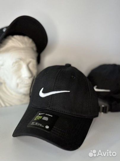 Бейсболка Nike Swoosh чёрная