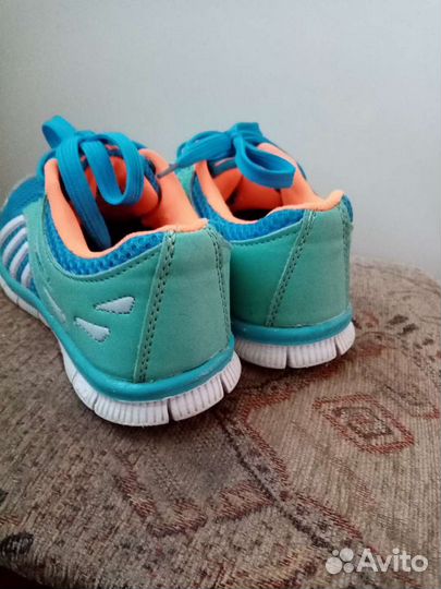 Кроссовки для девочки