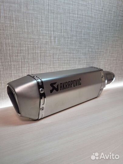 Akrapovic глушитель. Прямоточный выхлоп