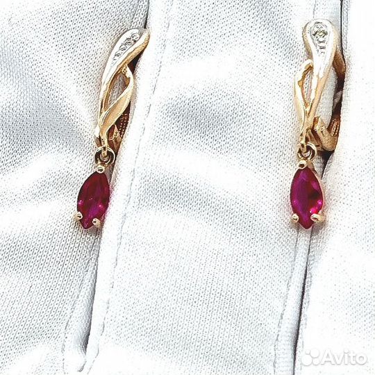 Золотые серьги с камнем