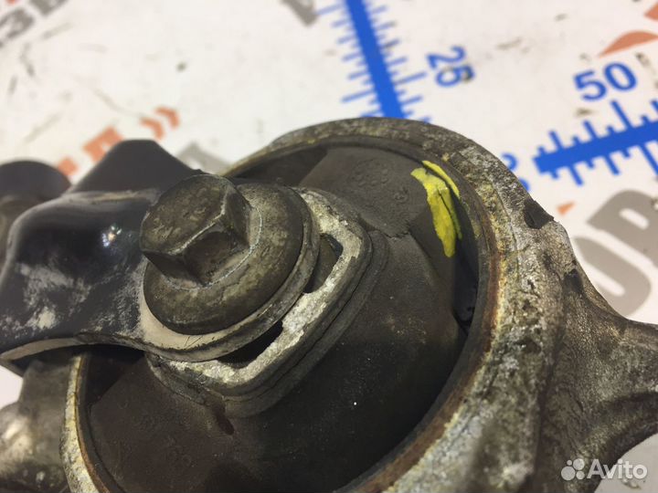 Ситроен С4 Пикассо Кронштейн полуоси правый Прав