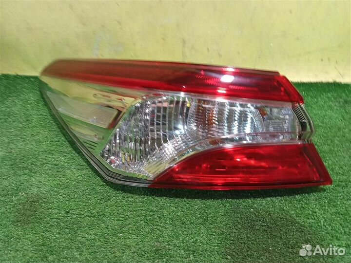 Фонарь задний наружный левый Toyota Camry V70 2020