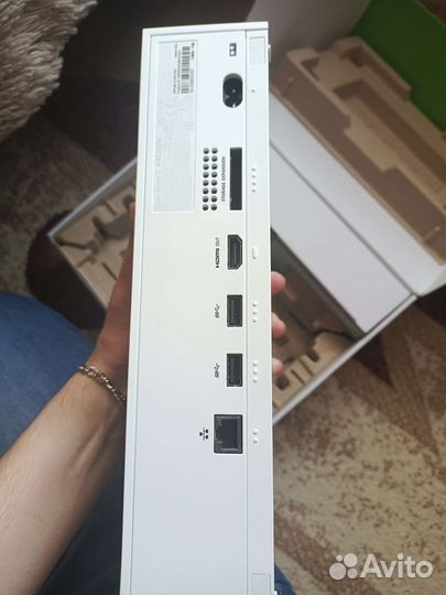 Xbox series s + 2 геймпада + перезаряжаемые акб