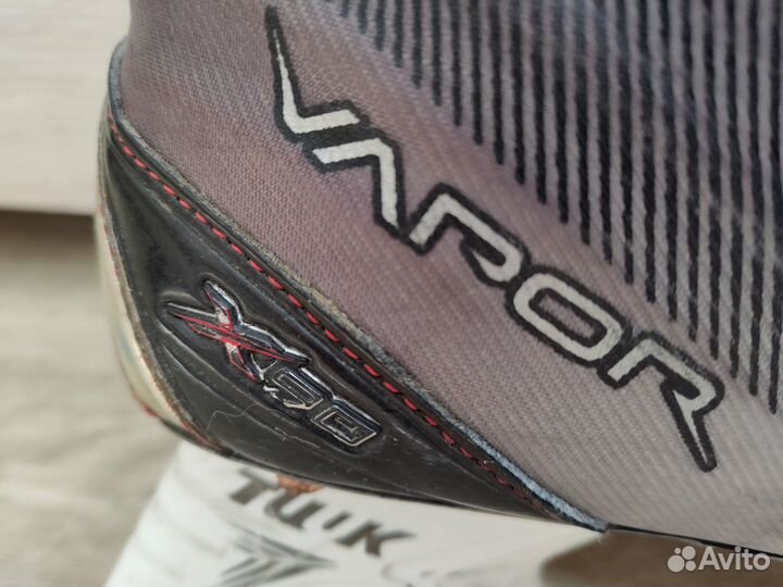 Профессиональные хоккейные коньки