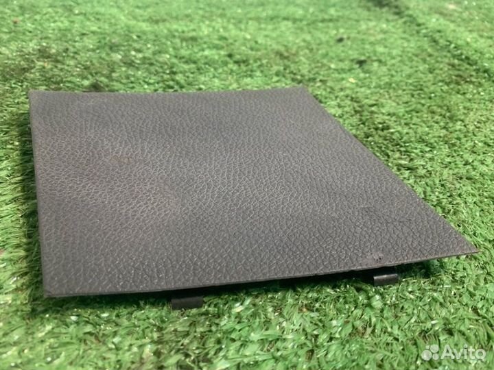 Лючок обшивки багажника левый Volkswagen Golf