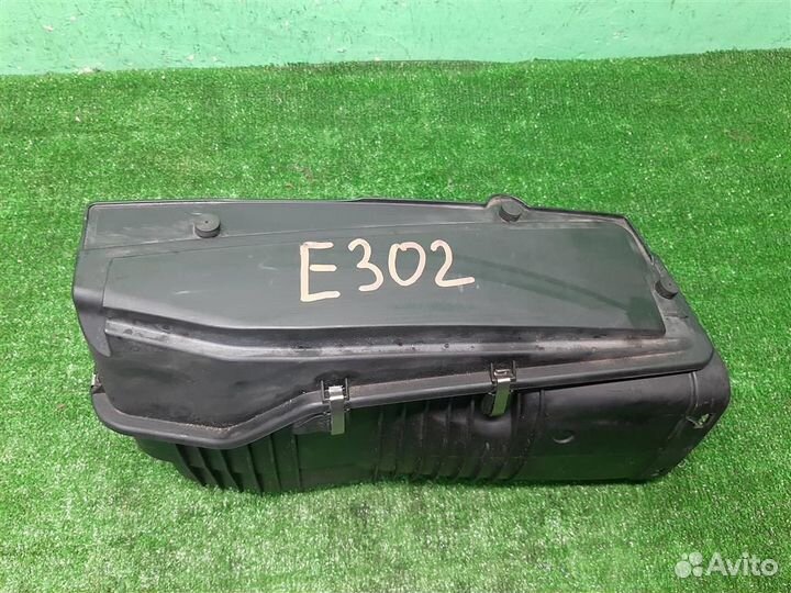 Корпус воздушного фильтра Mercedes Benz C-Class W