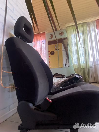 Передние сиденья mitsubishi