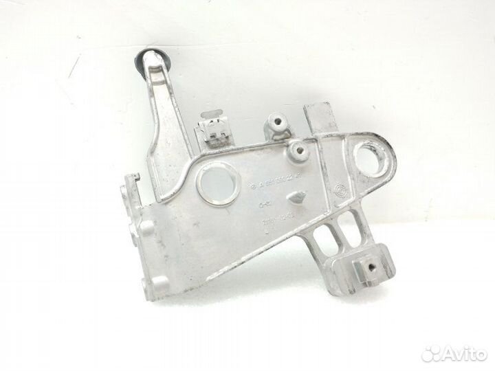 Кронштейн корпуса воздушного фильтра Mercedes-Benz