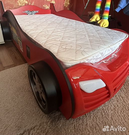 Детская кровать машина