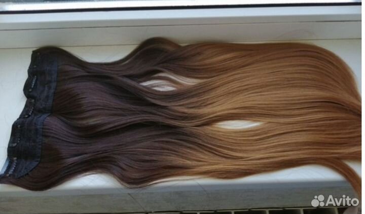 Пряди коричневые волосы на заколках шиньон хвост