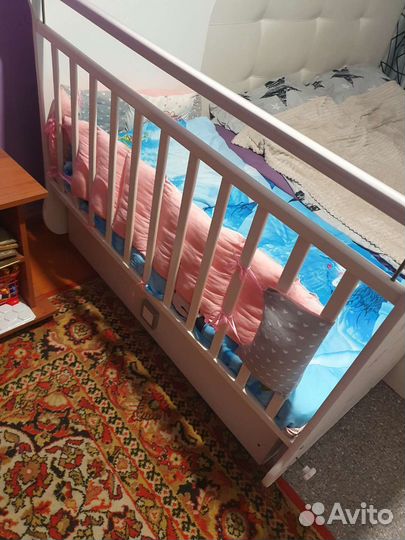 Детская кроватка с маятником и ящиком + матрац
