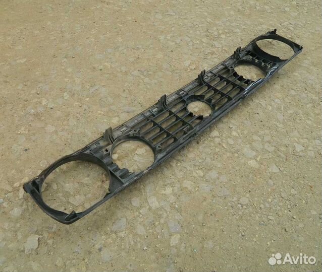 Решетка радиатора VW Golf 2 (дефект)