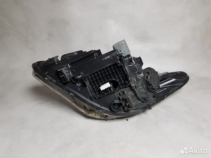 Фара правая Kia Stinger 2017