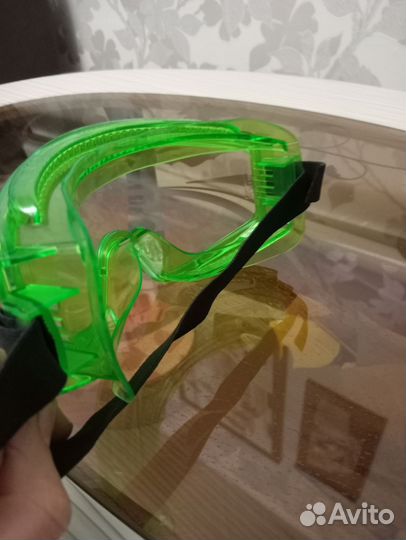 Защитные очки